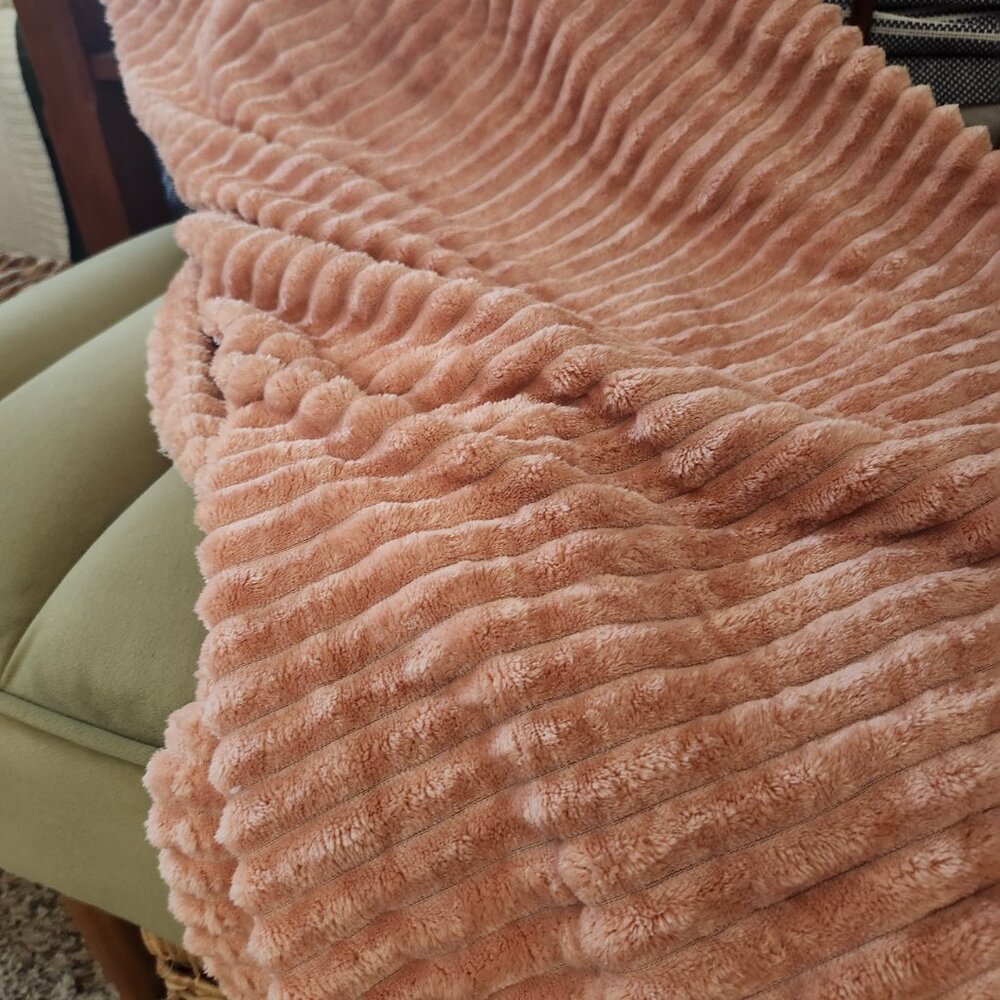 Pink  Fuzzy Throw - Picture 3 of 4